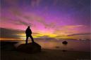 A dazzling aurora borealis light show captivates the internet