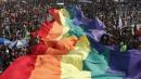 Usa, addio a Gilbert Baker: creò bandiera arcobaleno   simbolo Lgbt