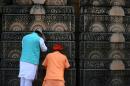 Do-it-yourself temple waits to move into Indian holy site